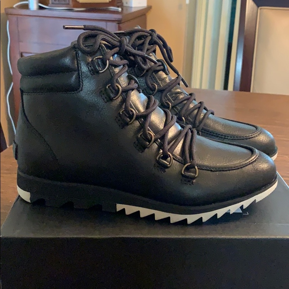 SOREL Harlow Lace Bootie in Black - Picture 7 of 10